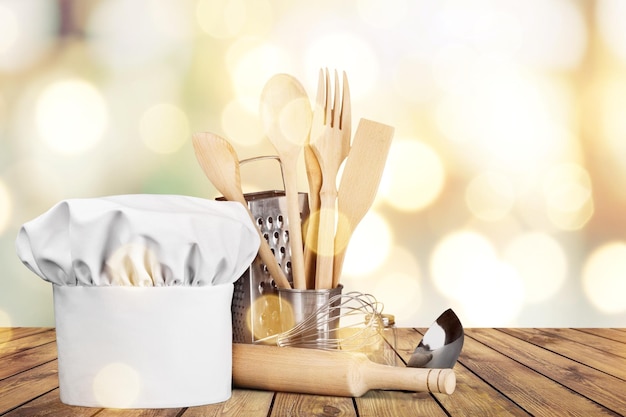 Conjunto de utensilios de cocina en el fondo