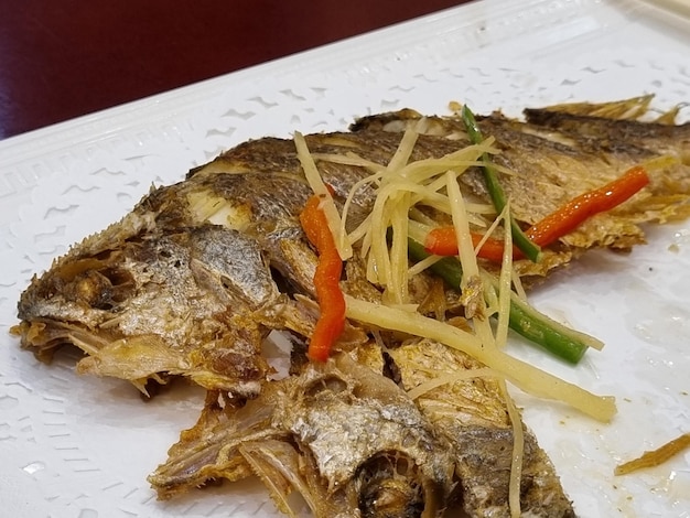 Conjunto variado de comida chinesa Bolinhos de arroz frito Pato à Pequim Dim Sum Rolinhos primavera Famosos chineses