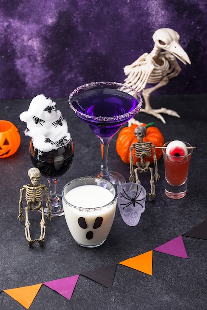 Foto conjunto de varias bebidas de halloween