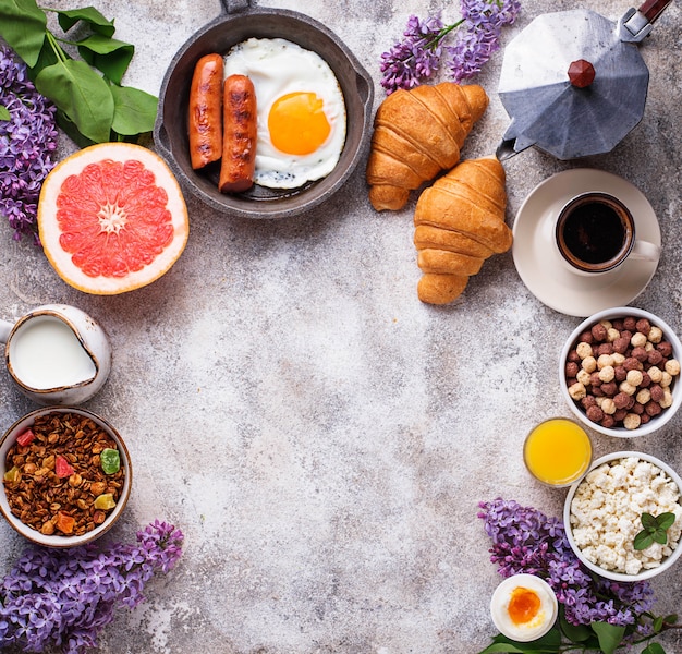 Conjunto de varios desayunos saludables