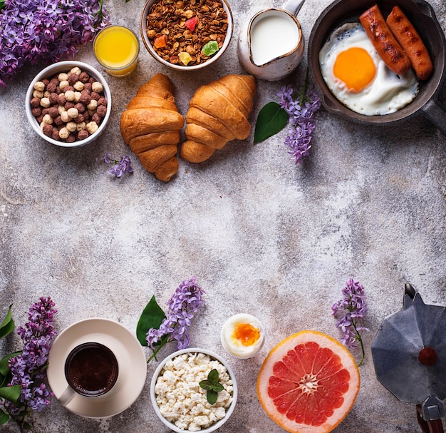 Conjunto de varios desayunos saludables