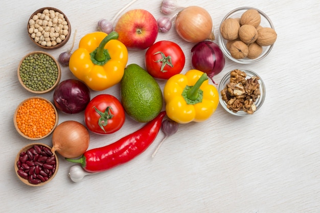 Un conjunto de verduras para una dieta saludable.