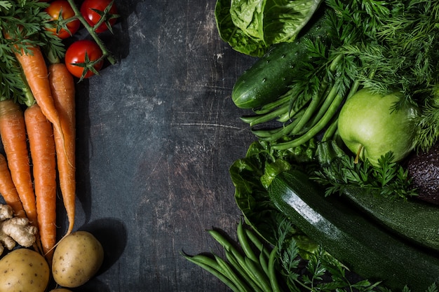 Conjunto de verduras en la mesa