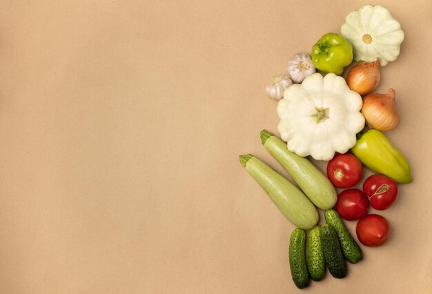 Conjunto de verduras en la mesa