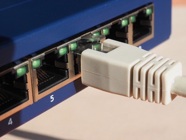 Conmutador de módem enrutador con puertos de enchufe Ethernet RJ45