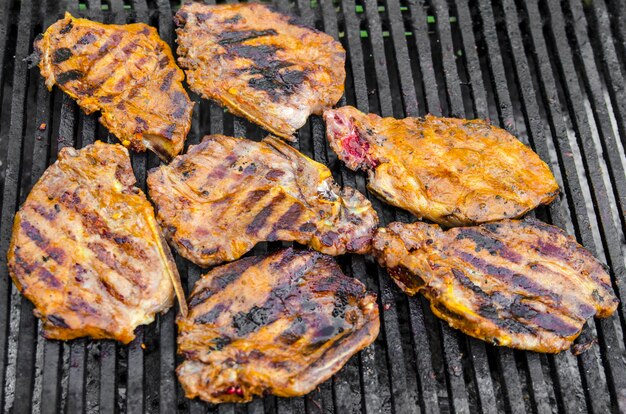 Conoce asado a la parrilla, comida de barbacoa