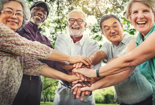 Conocer el concepto de parque de pensiones de descanso de la amistad relajante