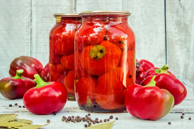 Conservación de la pimienta. Enfoque selectivo Comida de la naturaleza.