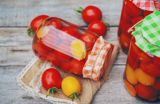 Conservación de tomates caseros. Comida