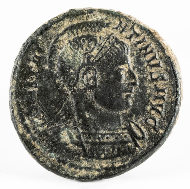 Constantine i magnus. moeda romana.