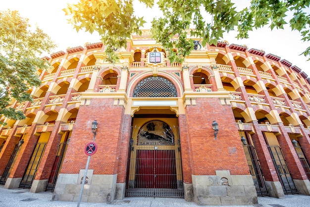 Construção da praça de touros na praça Toros, na cidade de Zaragoza, na Espanha