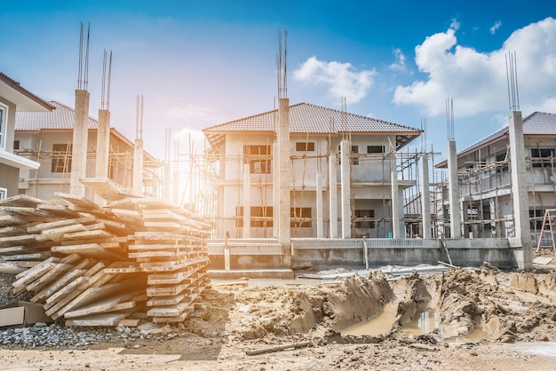 Construção de casa nova no canteiro de obras