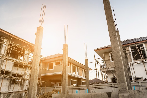 Construção de casa nova residencial em andamento no canteiro de obras