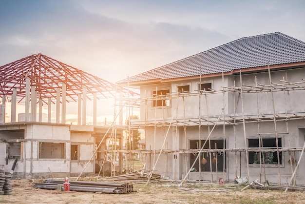 Construção de casa nova residencial em andamento no canteiro de obras