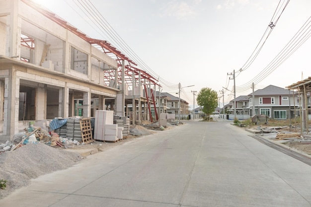 Construção de casa nova residencial em andamento no canteiro de obras