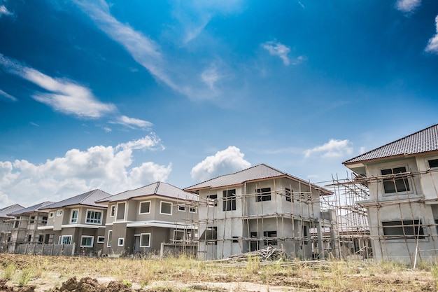 Construção de casa nova residencial em andamento no canteiro de obras