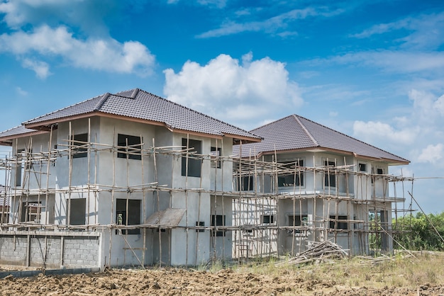 Construção de casa nova residencial em andamento no canteiro de obras