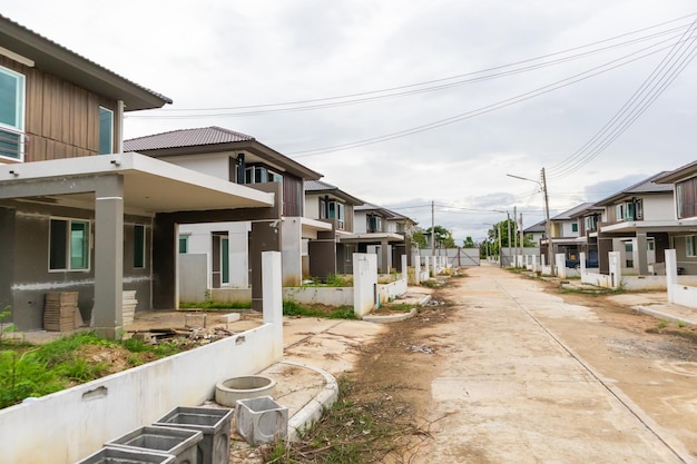 Construção de casa nova residencial em andamento no canteiro de obras