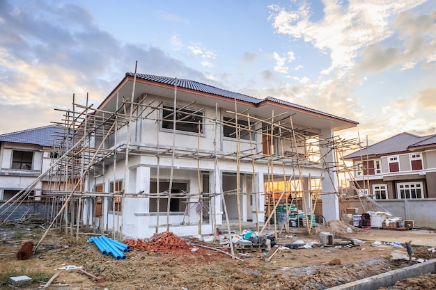 Construção de casa nova residencial em andamento no canteiro de obras