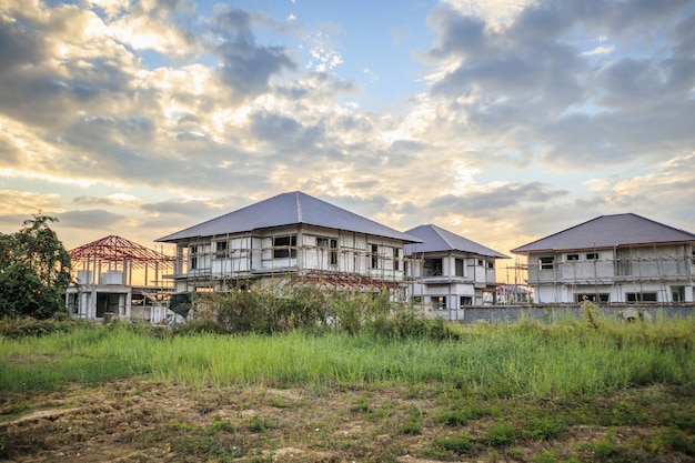 Construção de casas residenciais no campo