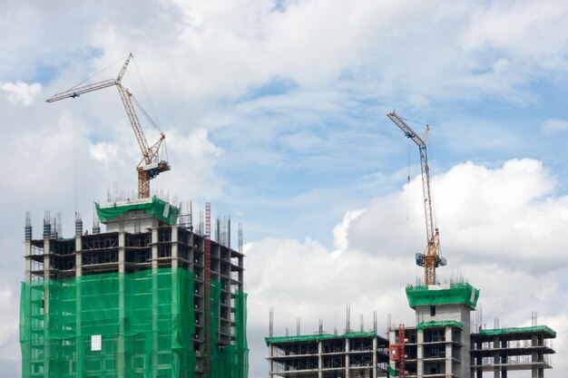 Construção de dois arranha-céus em Bangkok