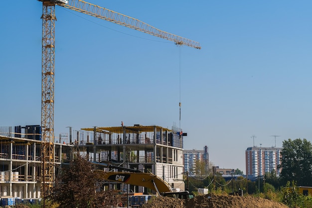 construção de edifícios residenciais modernos de altura elevada