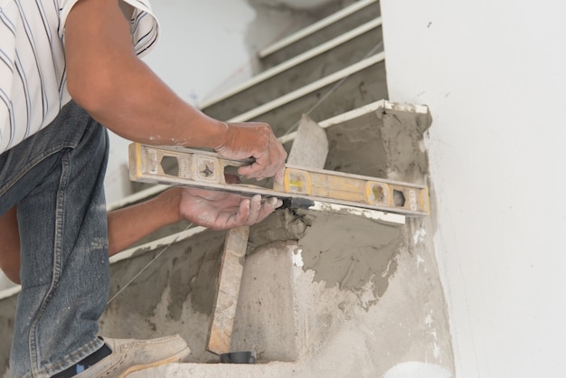 Foto construção de escadas de concreto em construção