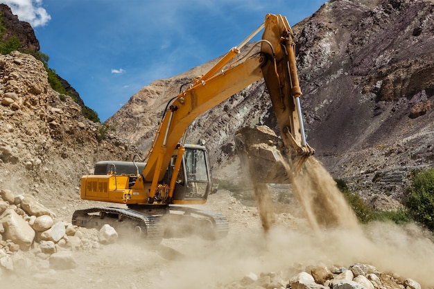 Construção de estradas no Himalaia