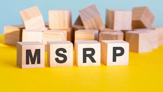 Construção de palavras msrp com blocos de letras e uma profundidade de campo rasa