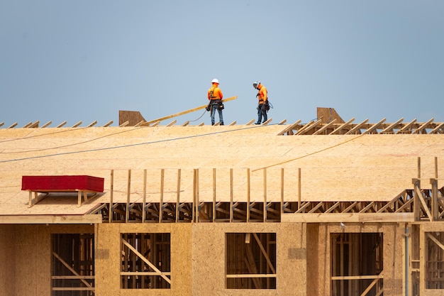 Construção de telhados em um telhado grande