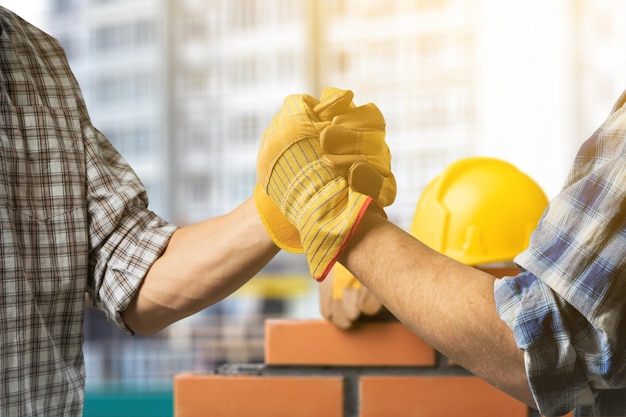 Foto construção de trabalho em equipe e conceito de pessoas