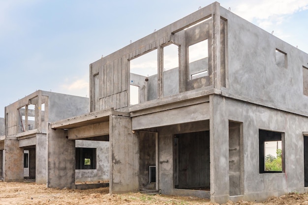 Construção residencial nova casa com sistema de pré-fabricação em andamento no canteiro de obras