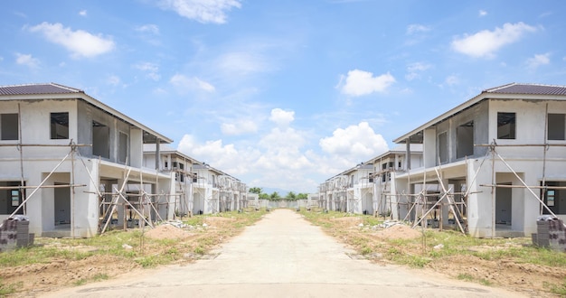 Construção residencial nova casa com sistema de pré-fabricação em andamento no canteiro de obras