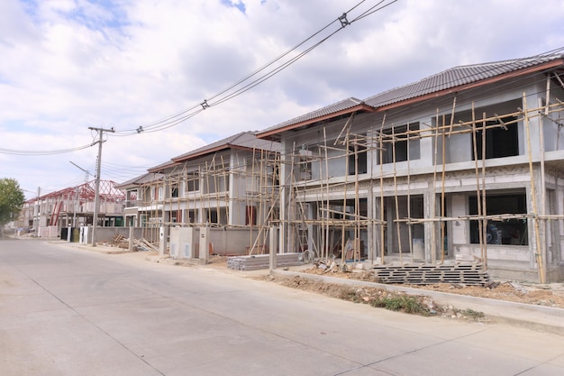 Construção residencial nova casa em andamento no canteiro de obras