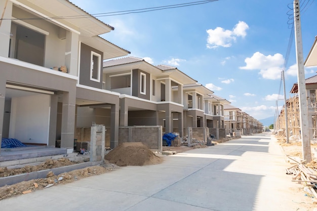 Construção residencial nova casa em andamento no desenvolvimento imobiliário do canteiro de obras