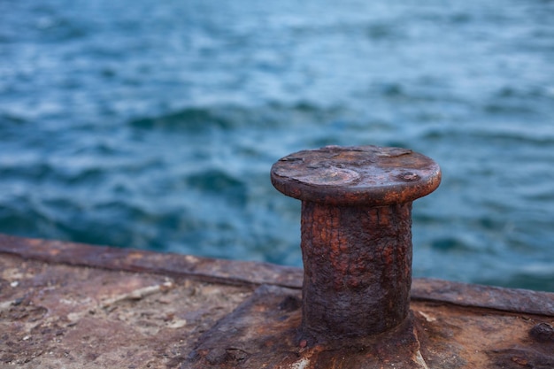 Construcción para amarre de barcos en el muelle