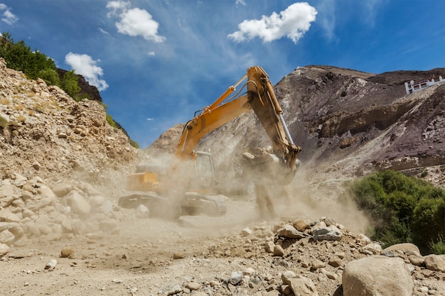 Construcción de carreteras en Himalaya