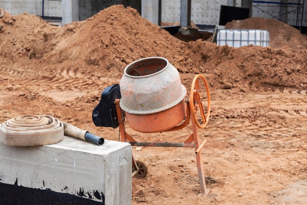 Construcción de un edificio de hormigón armado Elementos de una casa de hormigón Elementos estructurales Sitio de construcción Cimientos y enrejados