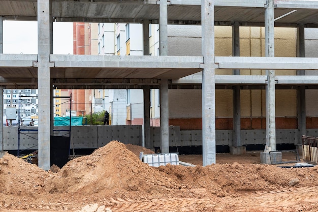 Construcción de un edificio de hormigón armado Elementos de una casa de hormigón Elementos estructurales Sitio de construcción Cimientos y enrejados