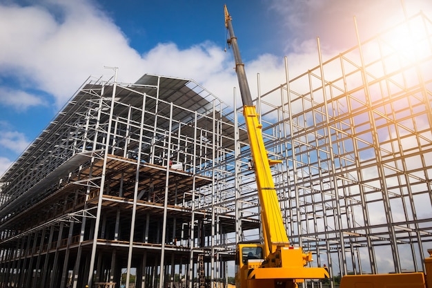 Foto construcción de edificios con grúas móviles