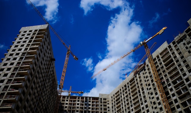 Construcción de fondo de arquitectura de edificios de muchos pisos