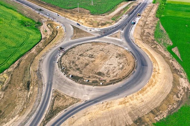 Construcción de infraestructura. Nuevo cruce de circunvalación en la etapa final de construcción. Vista de drones