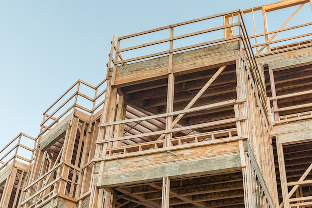 Construcción de madera, estructura de terremoto resistente.