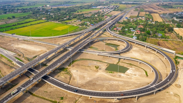 Construcción de una nueva vía de circunvalación.