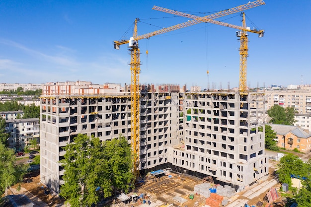 construcción de un nuevo edificio monolítico de varios pisos