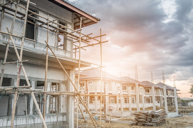 Construcción residencial nueva casa en curso en obra