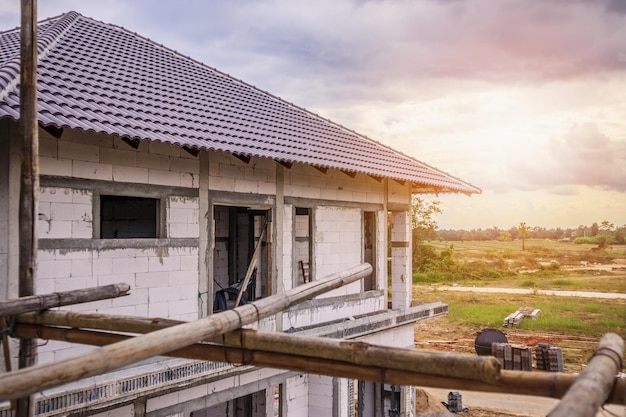 Construcción residencial nueva casa en curso en obra