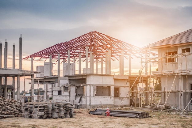 Construcción residencial nueva casa en curso en obra