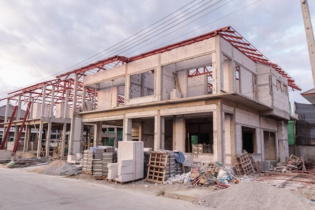 Construcción residencial nueva casa en curso en obra