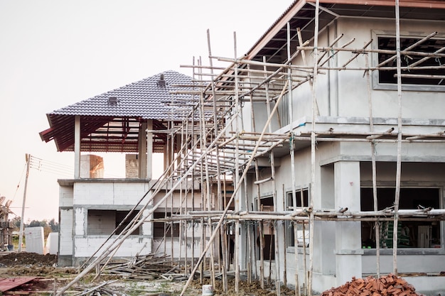 Construcción residencial nueva casa en curso en obra